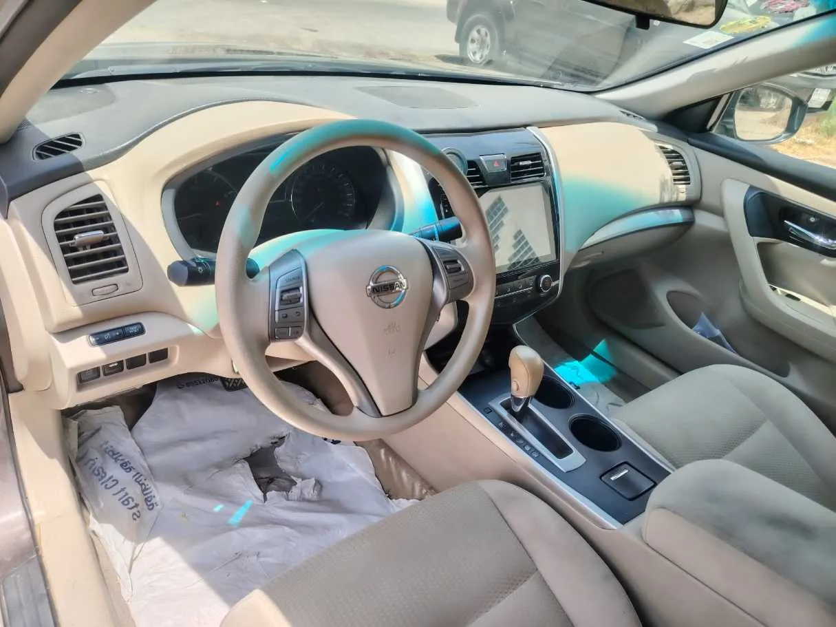 Car image 14