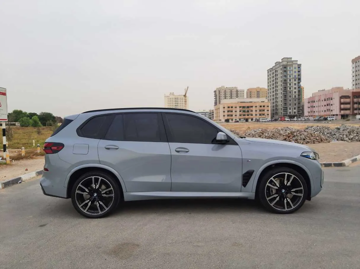 Car image 8