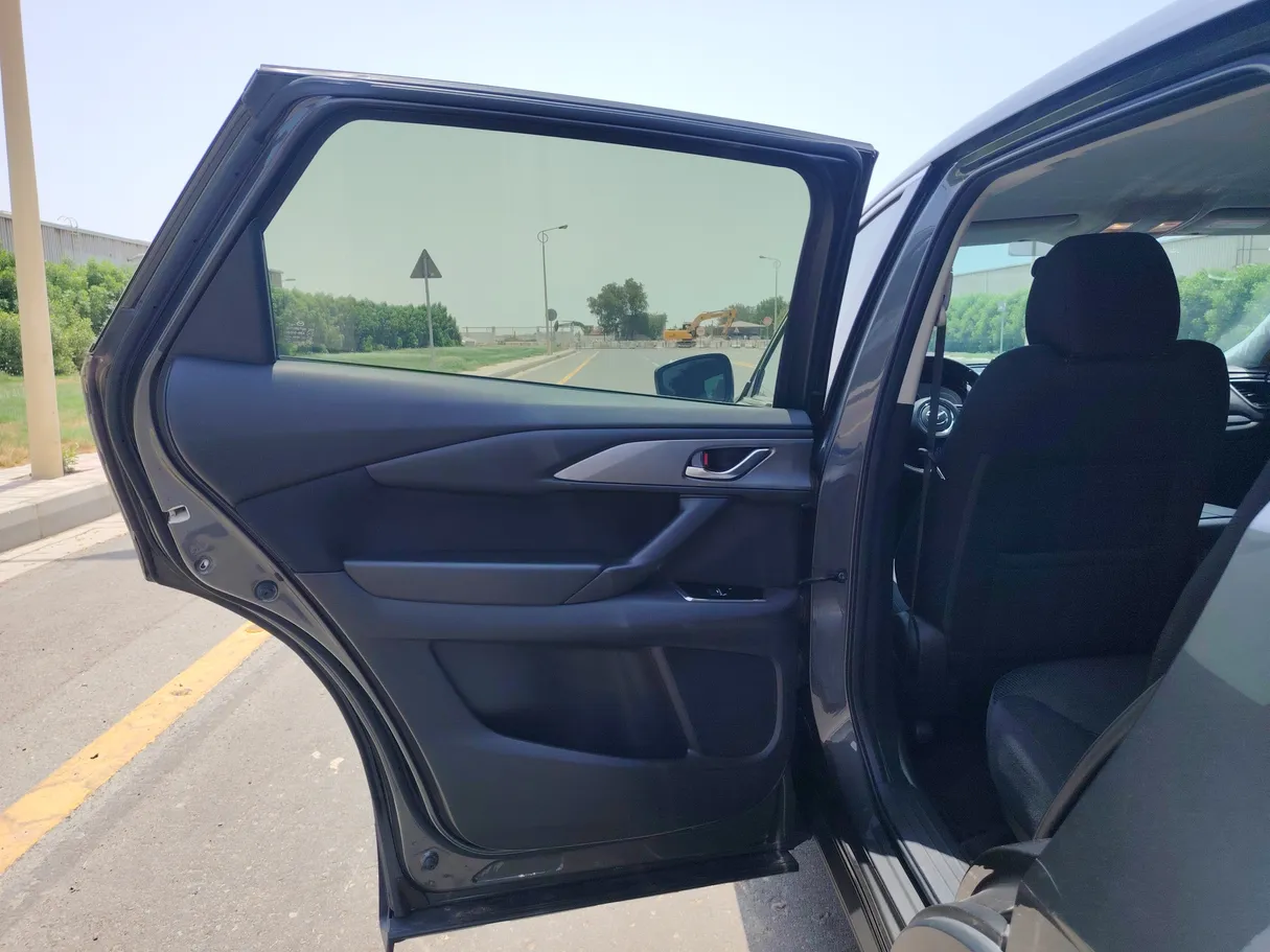 Car image 14