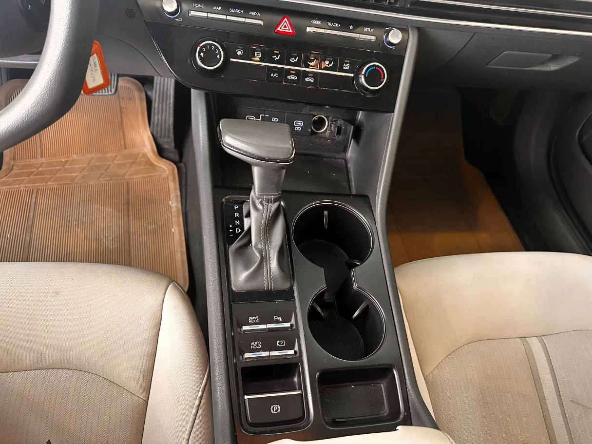 Car image 16