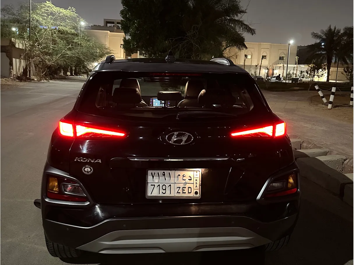 Car image 4