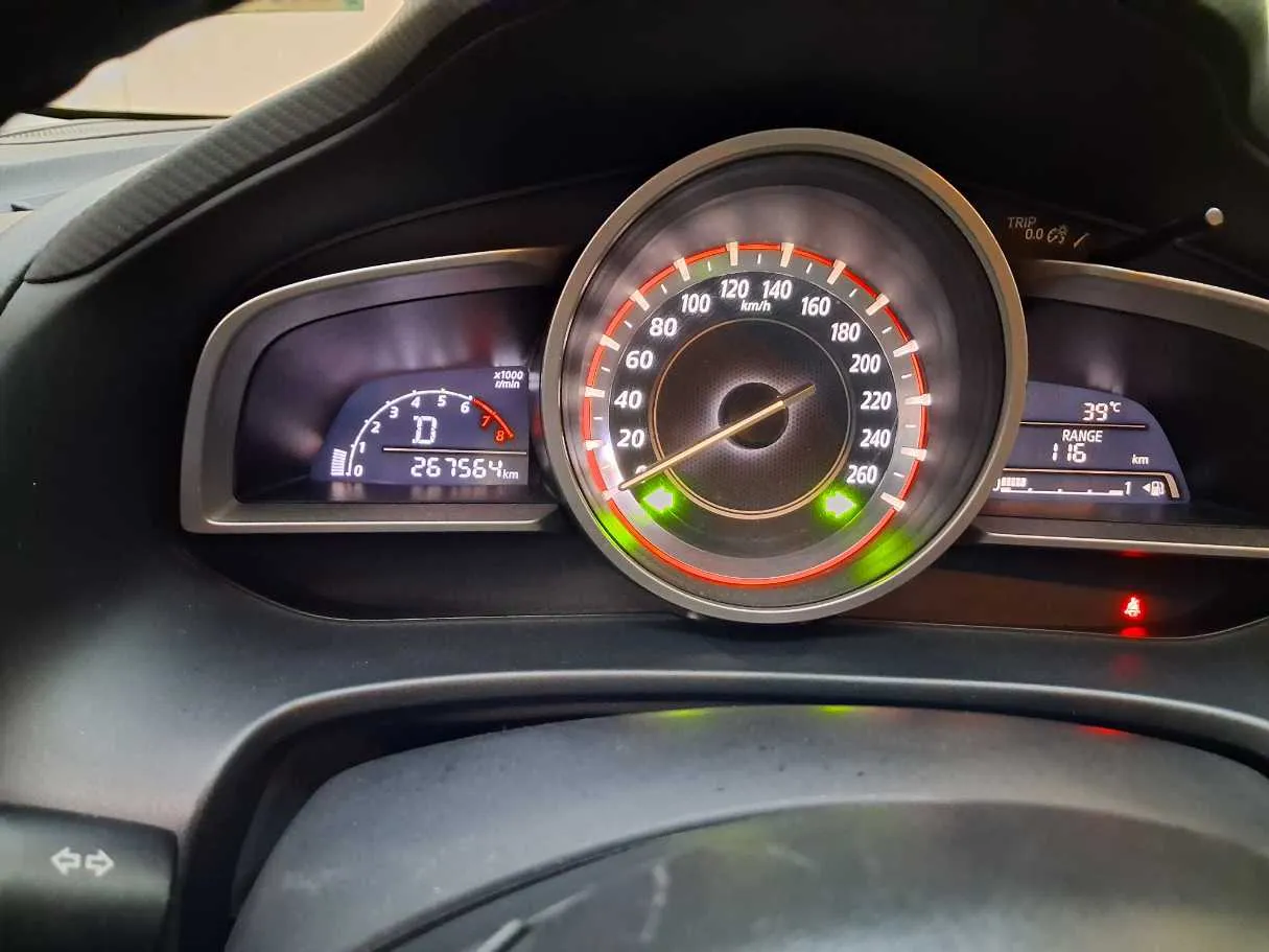 Car image 19