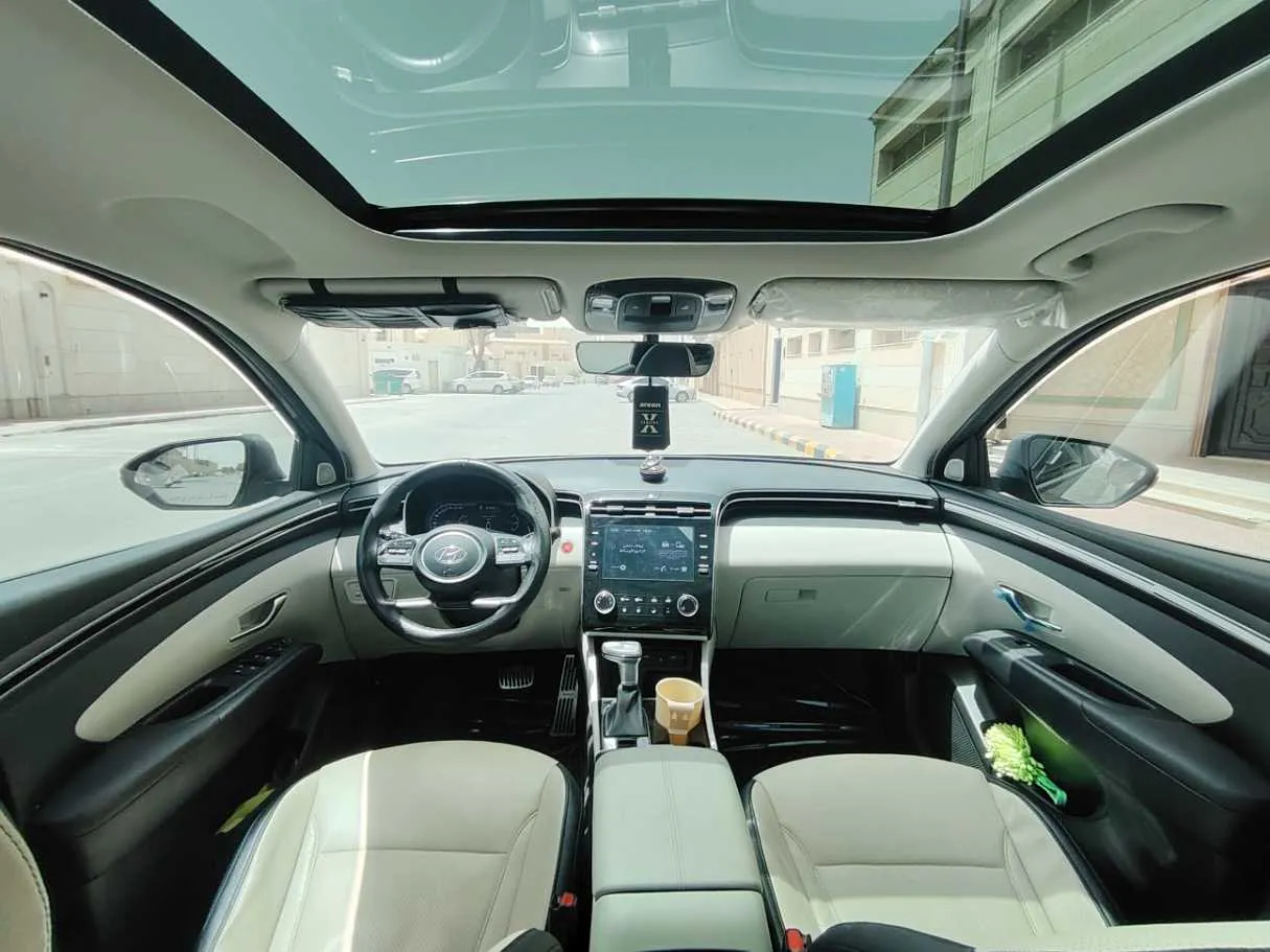 Car image 18