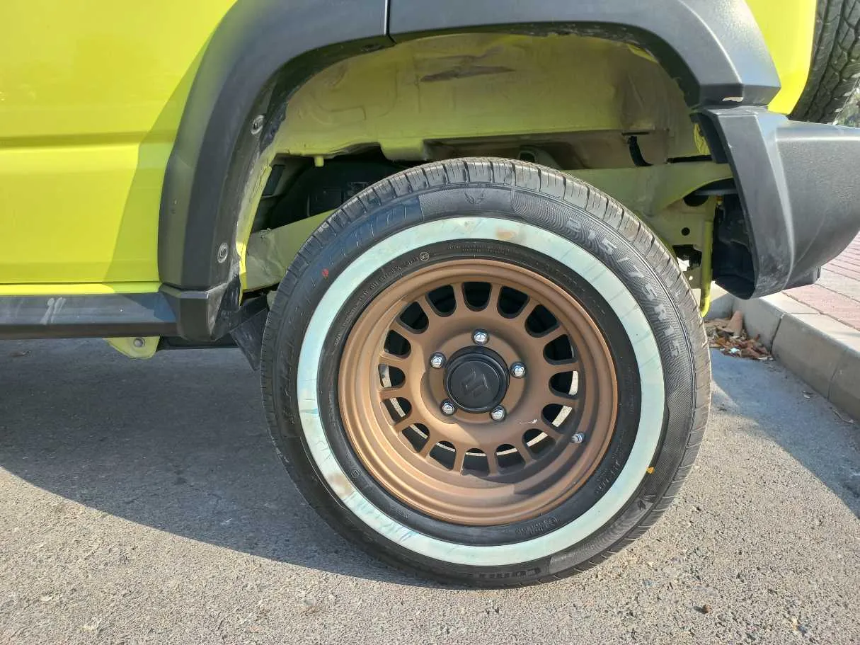 Car image 9