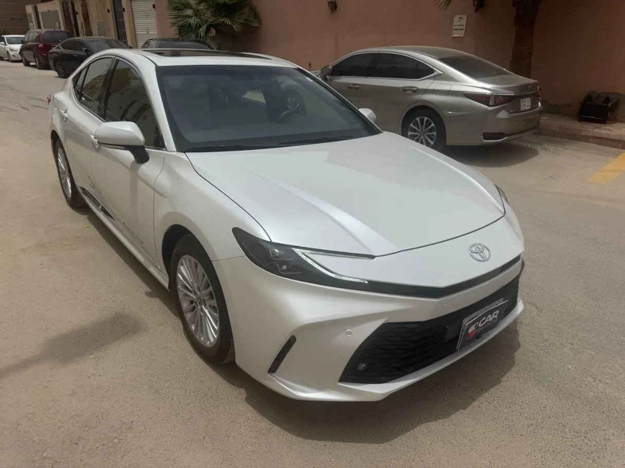 Car image 3