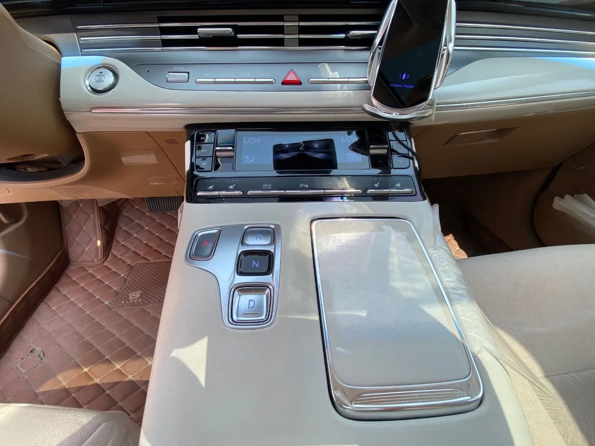 Car image 16