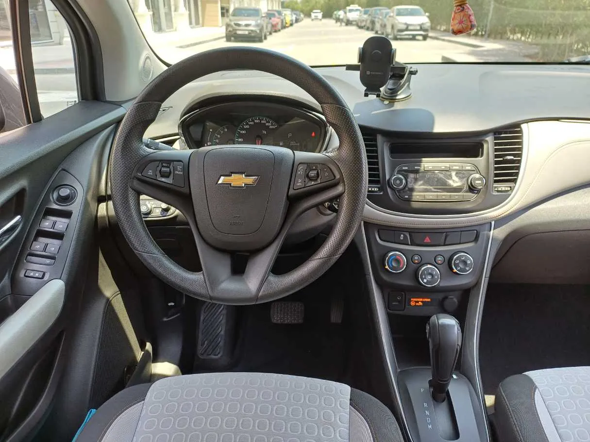 Car image 17