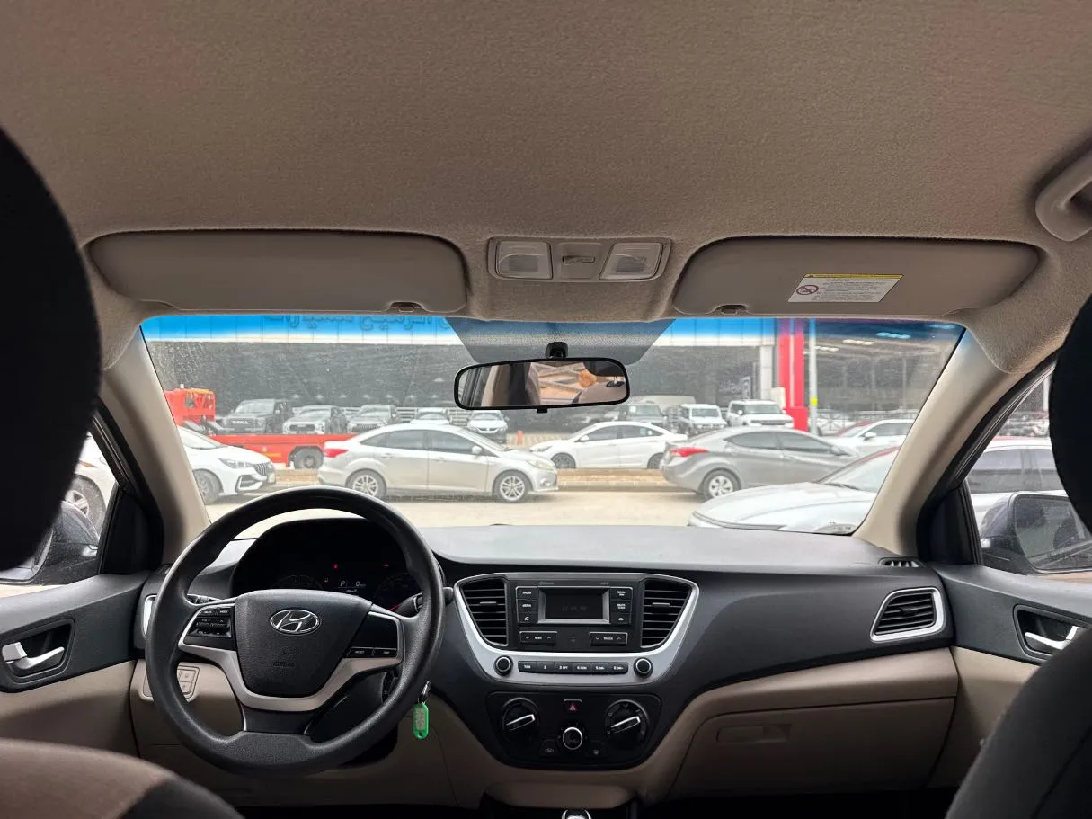 Car image 17