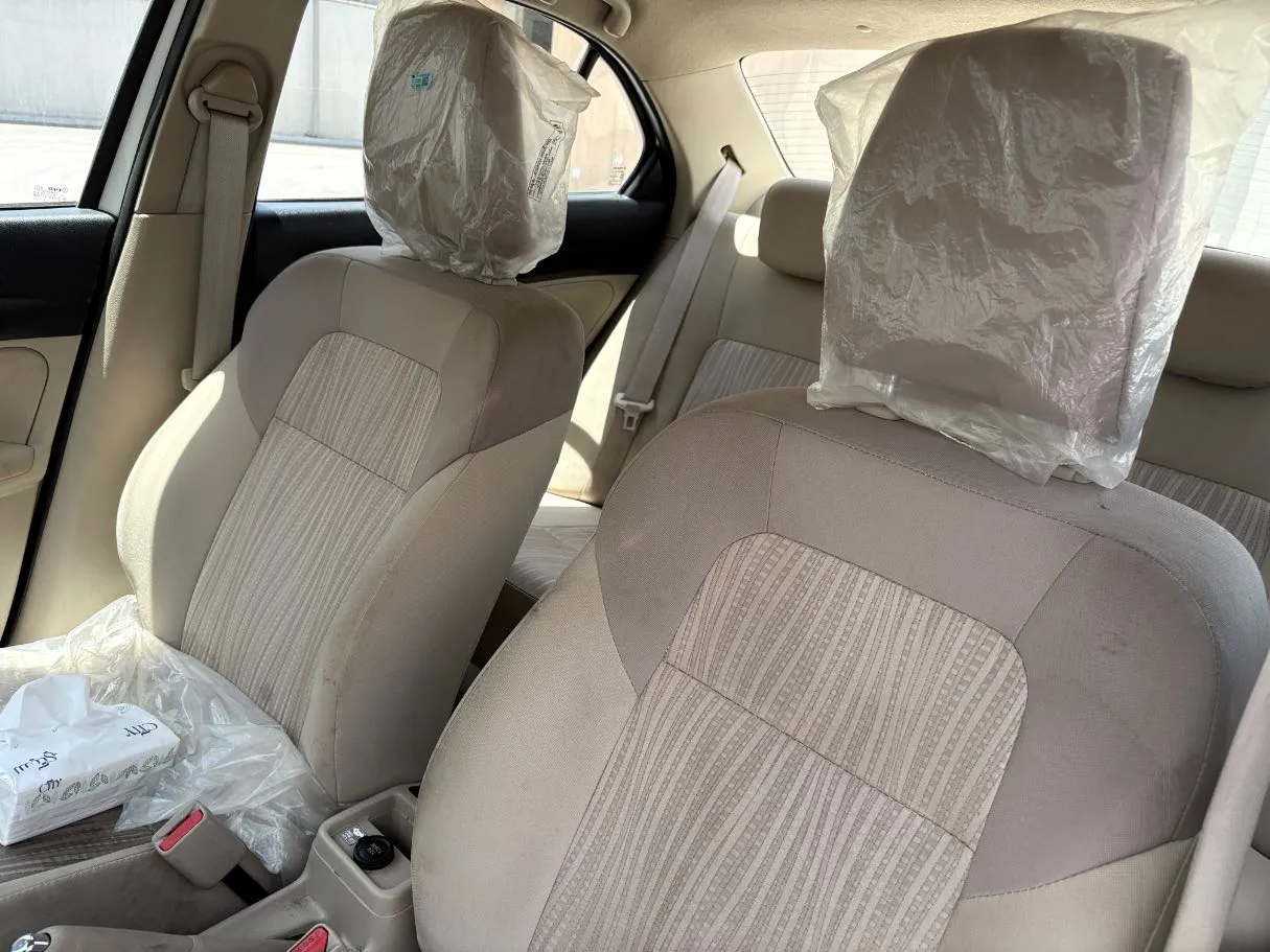 Car image 13