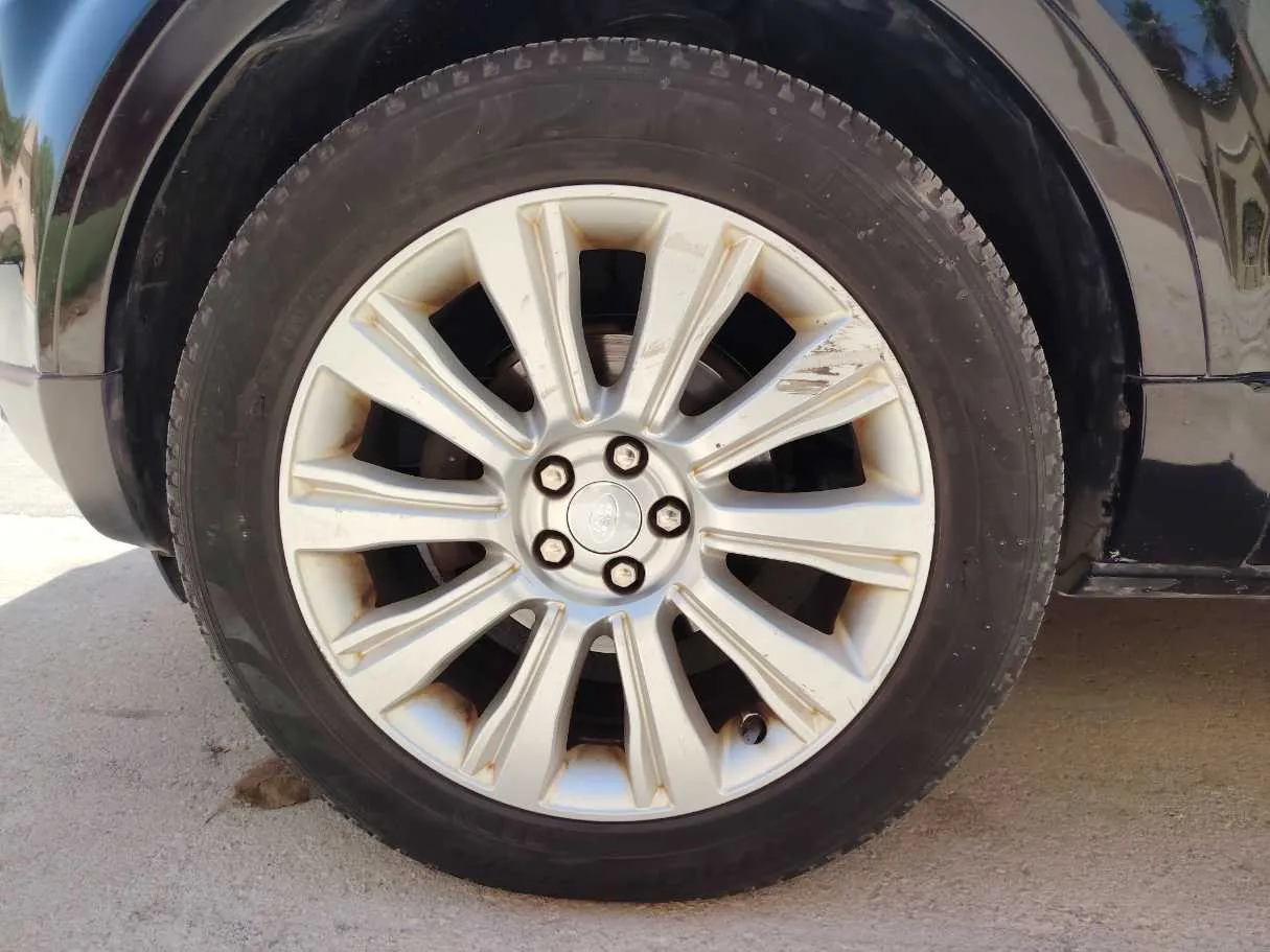Car image 10