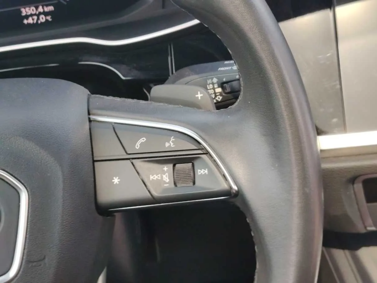 Car image 32