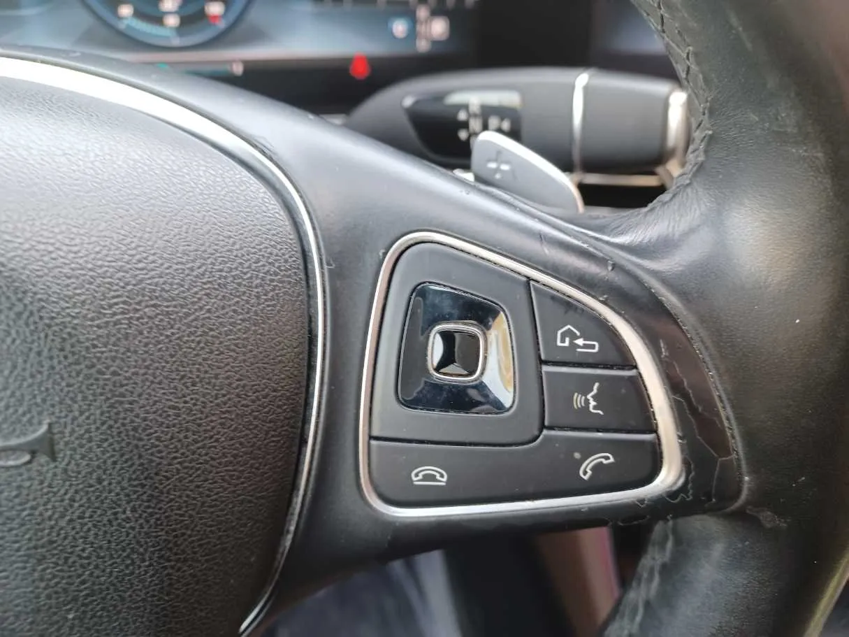 Car image 23