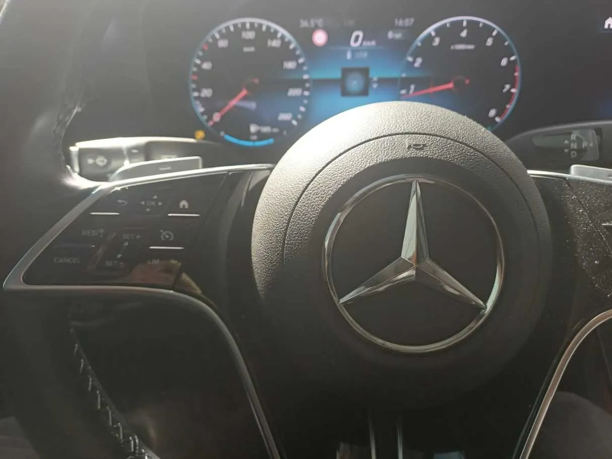 Car image 25