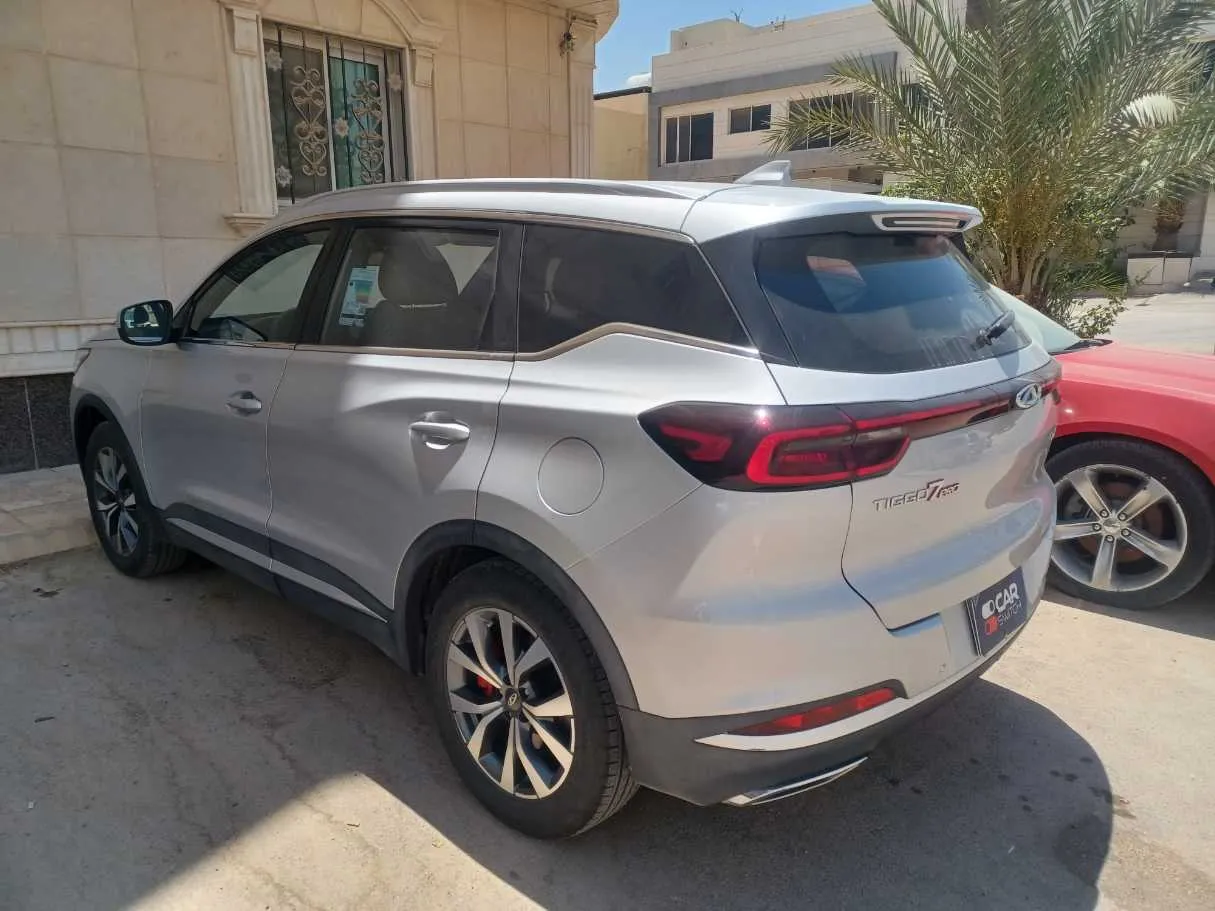 Car image 8