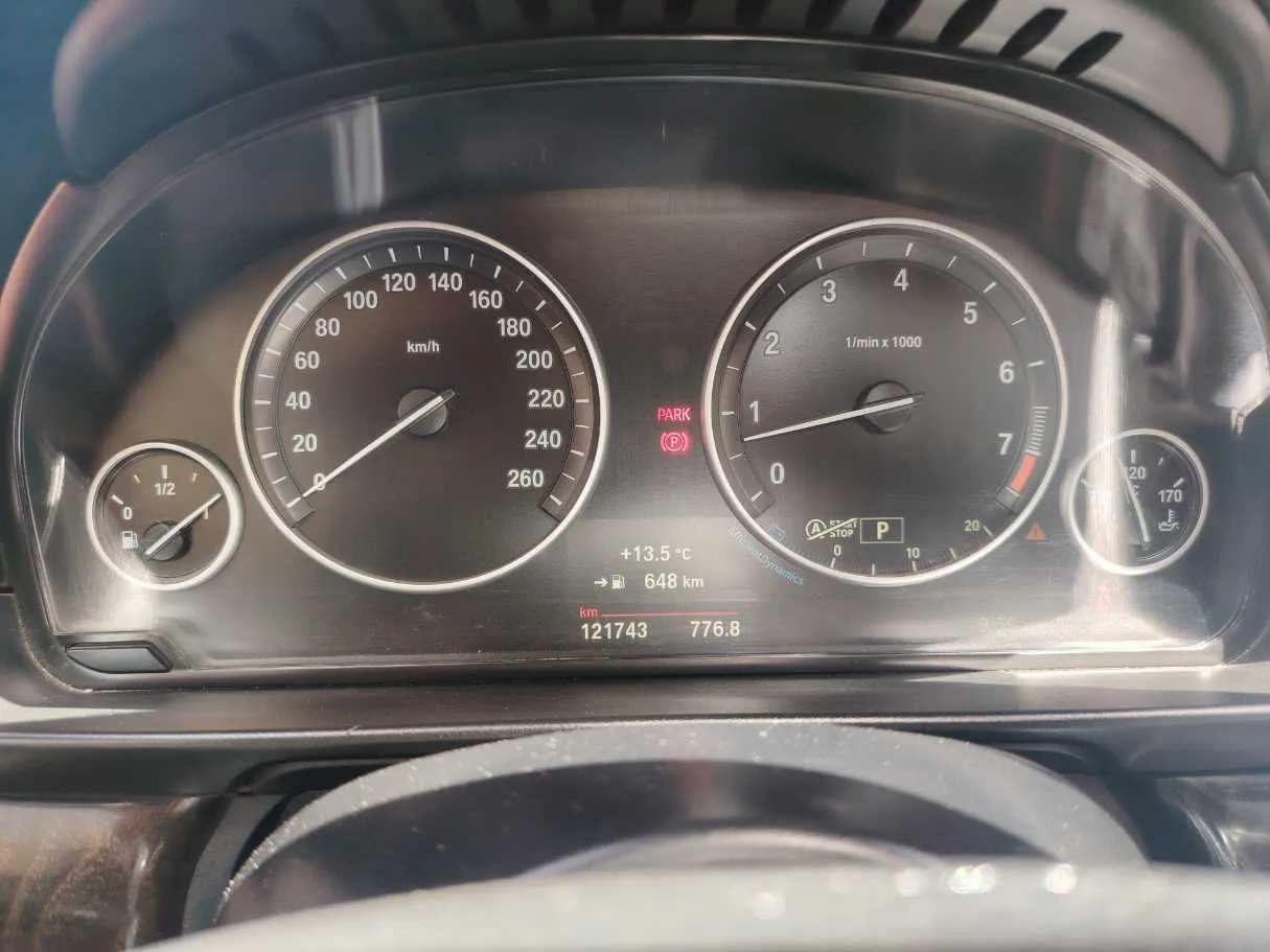 Car image 26
