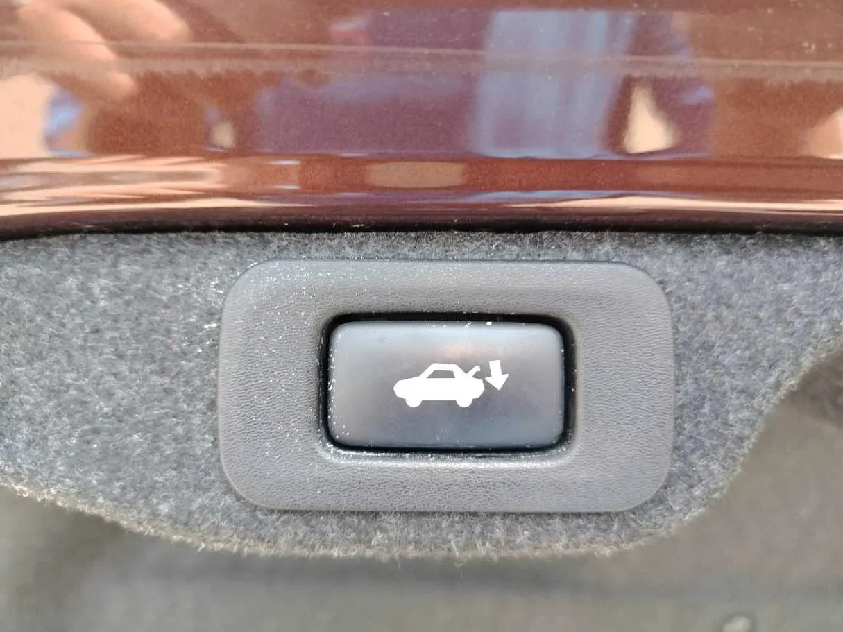 Car image 29