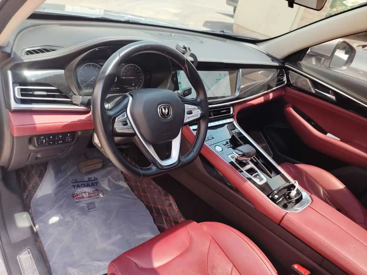 Car image 12