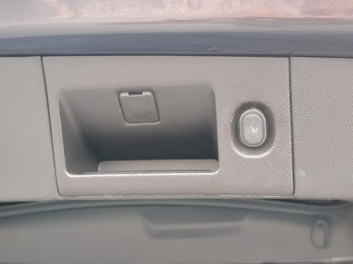 Car image 43