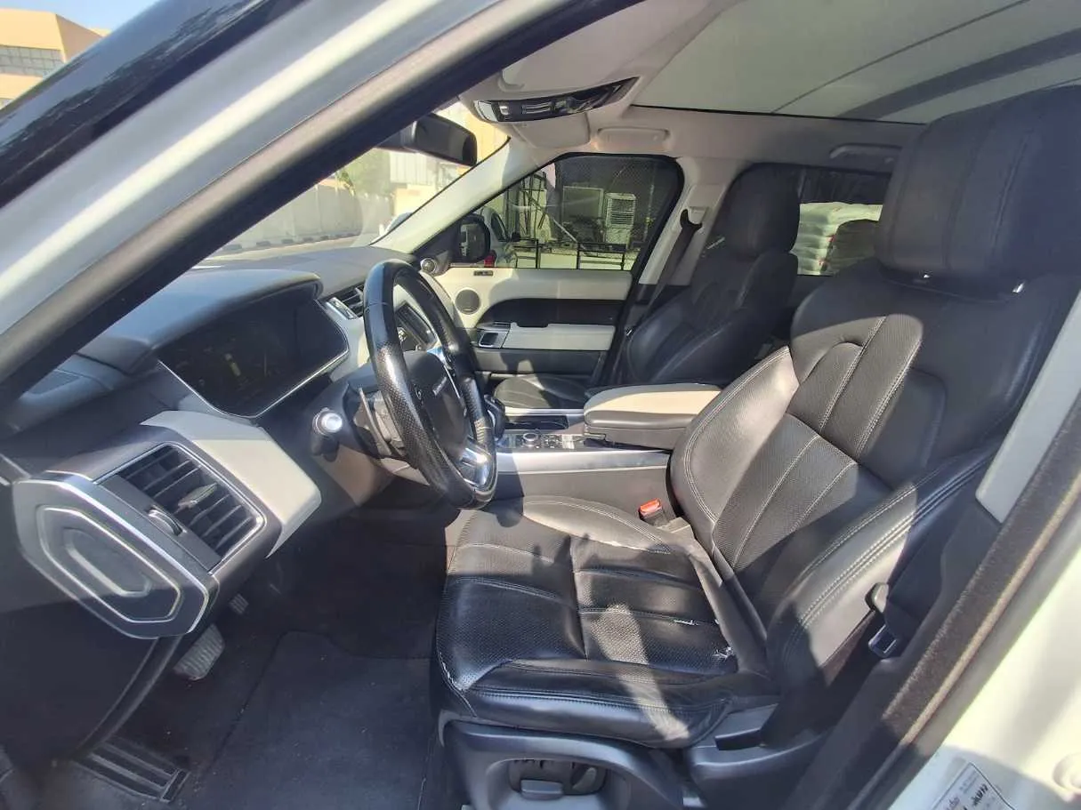 Car image 12