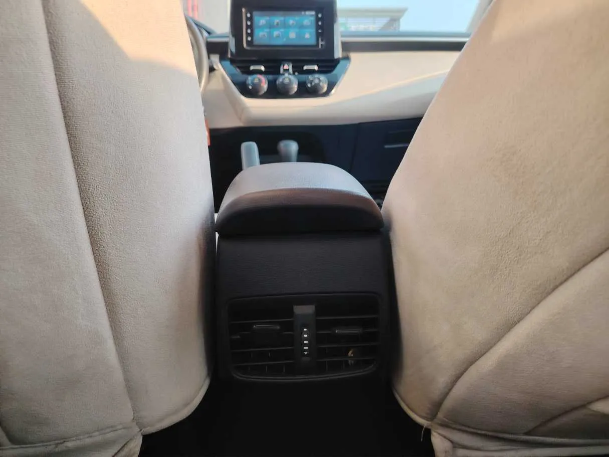 Car image 24
