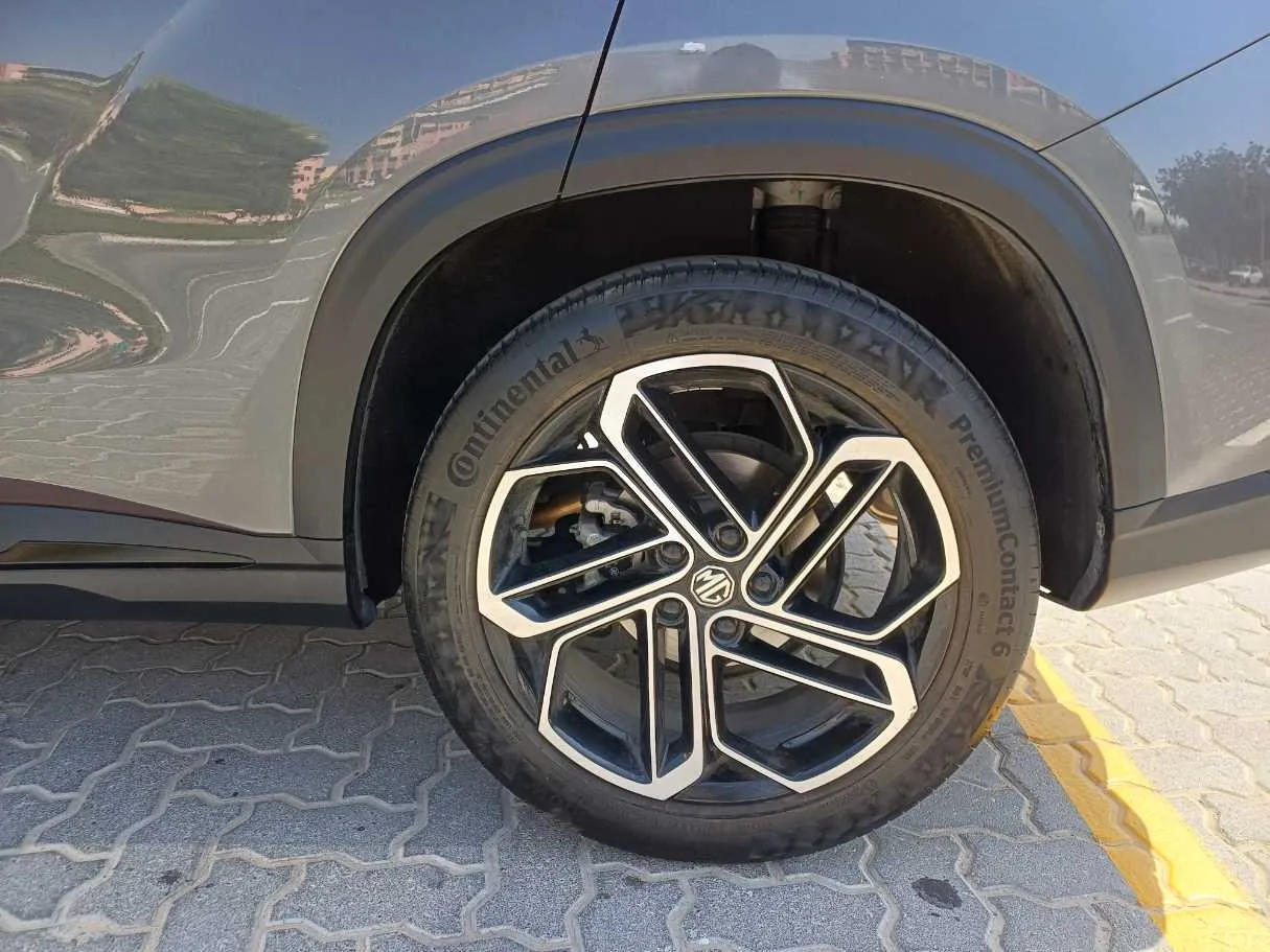 Car image 10