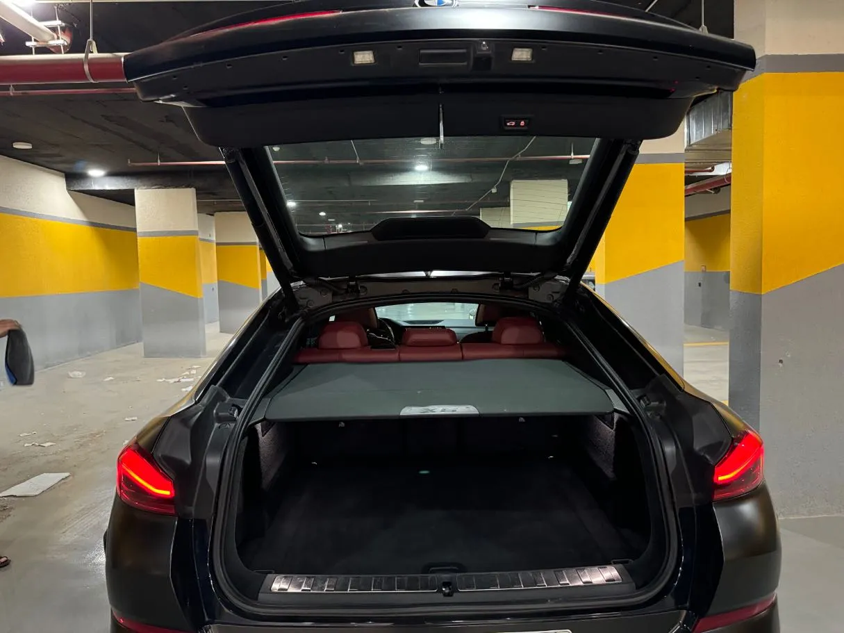Car image 21