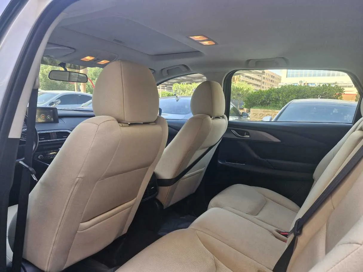 Car image 15