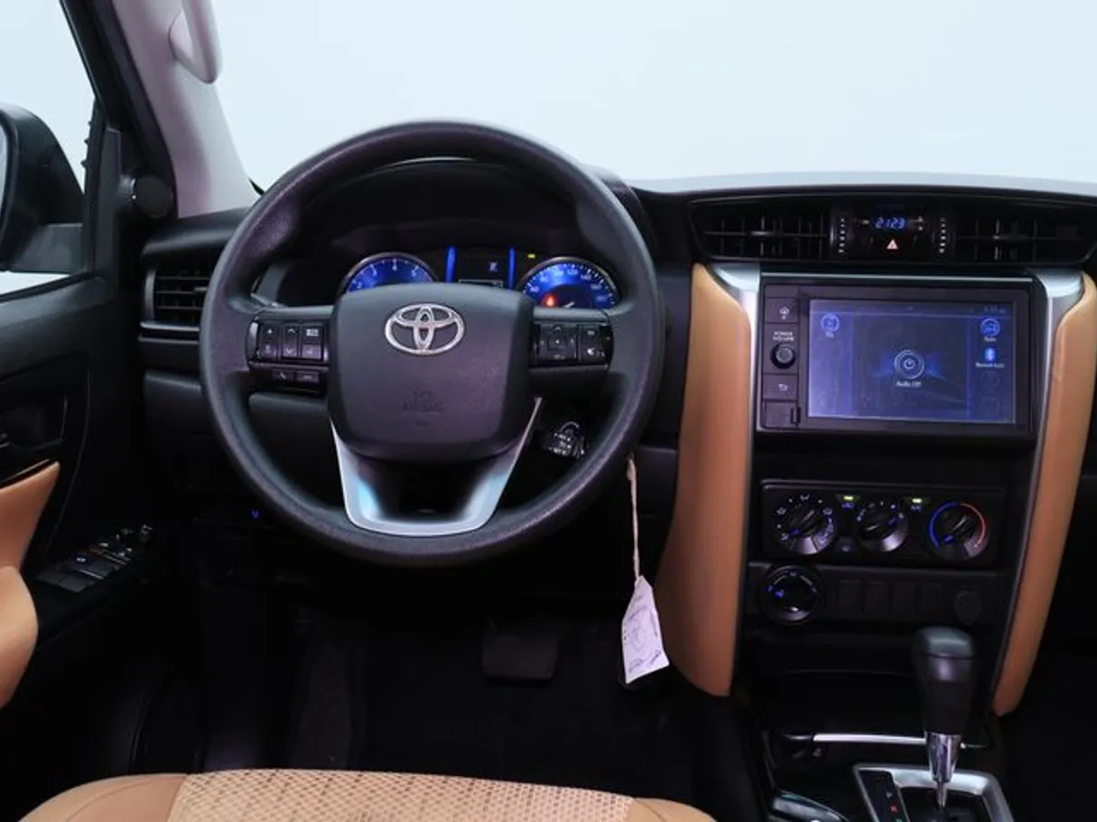 Car image 15