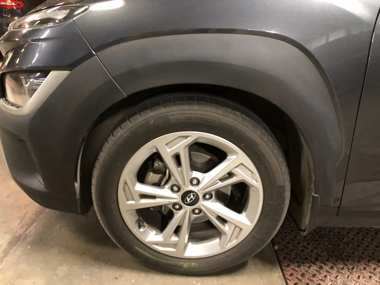Car image 10