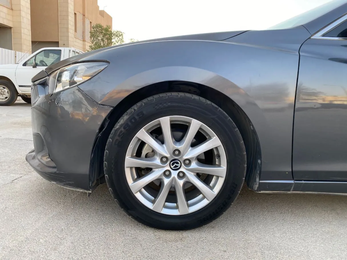 Car image 9