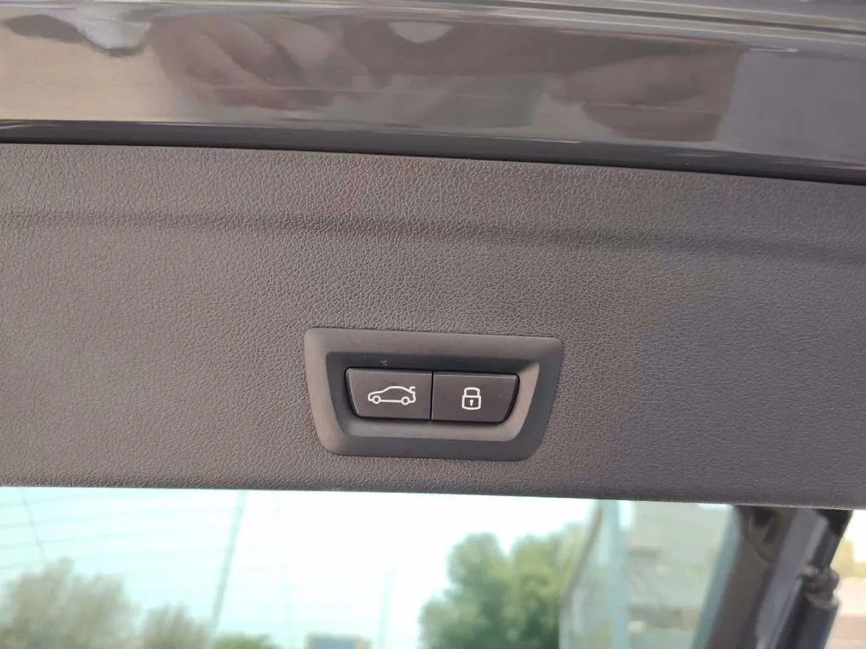 Car image 38