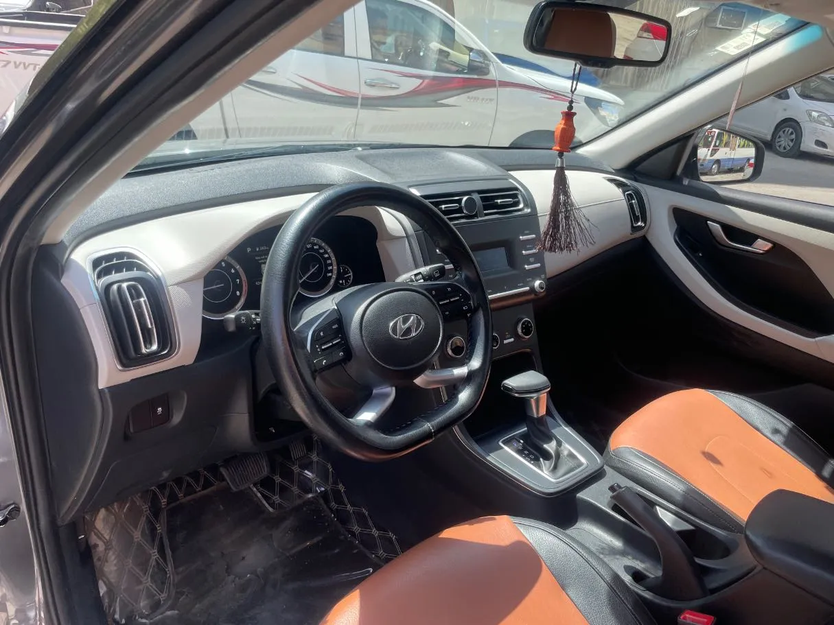 Car image 13
