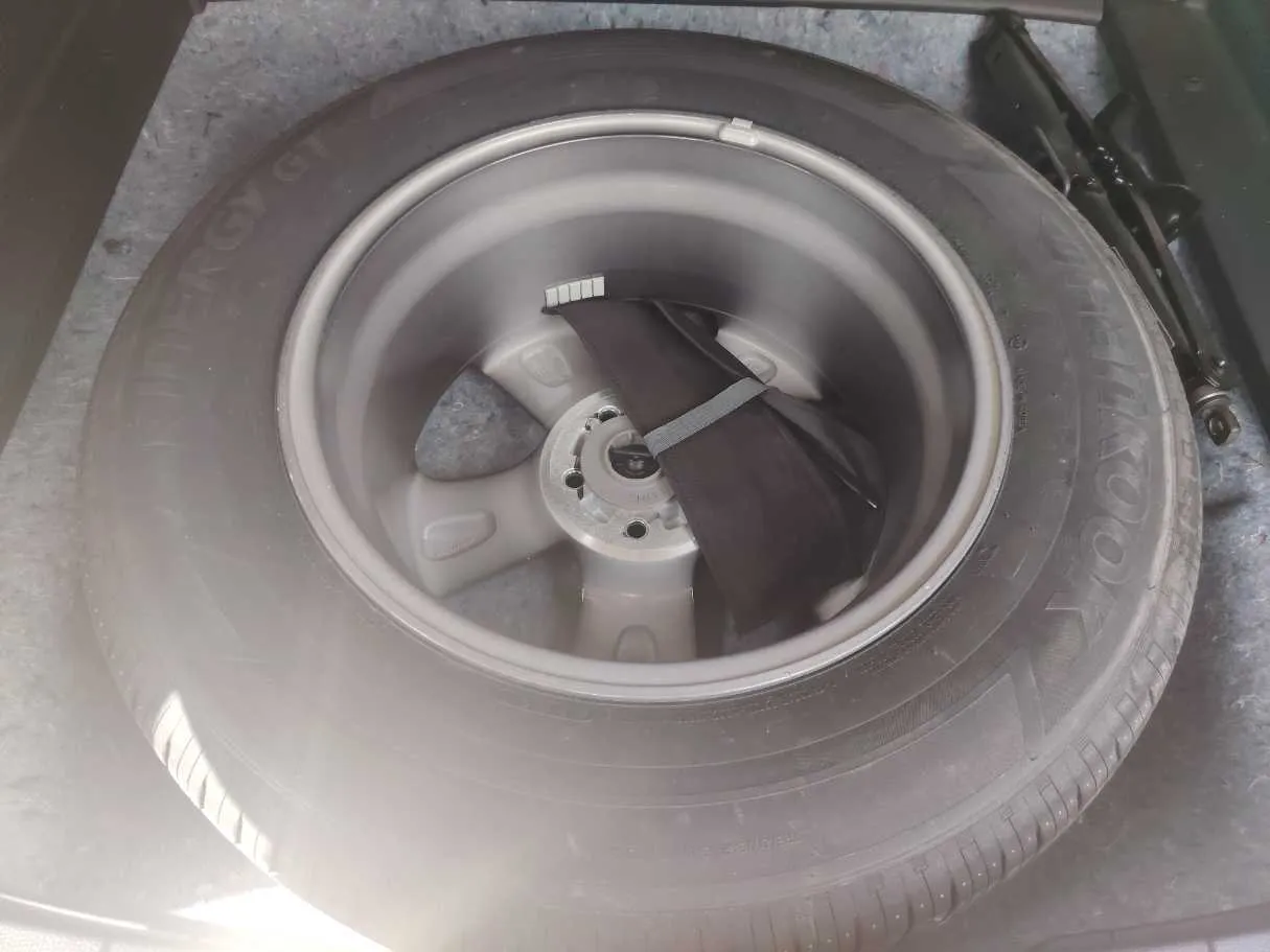 Car image 30