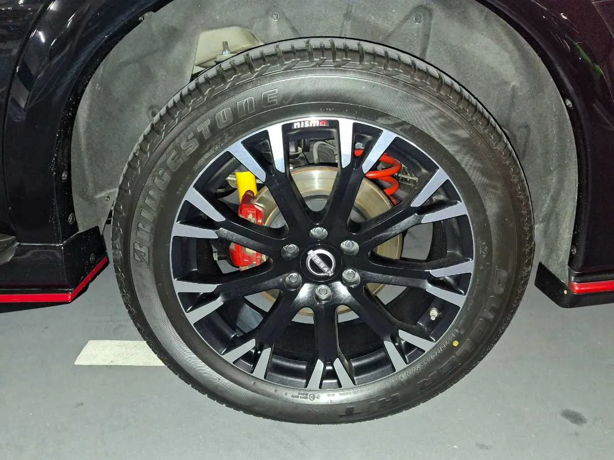 Car image 9