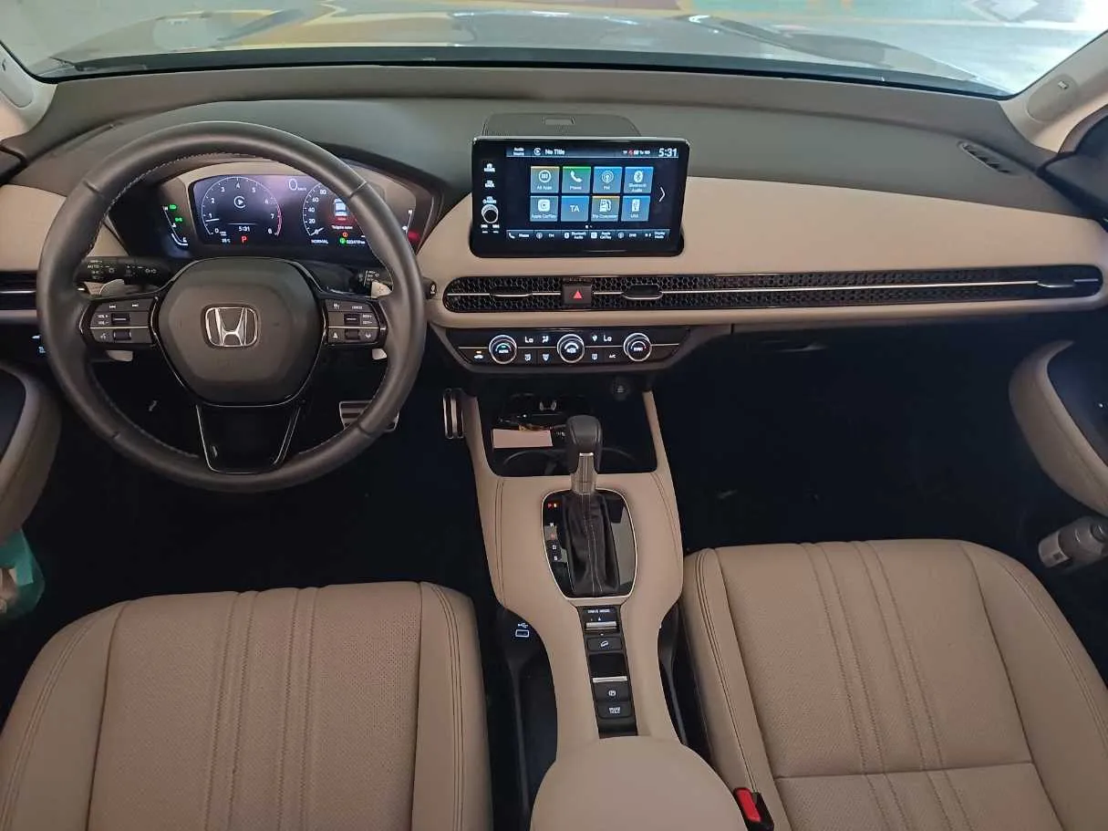 Car image 15