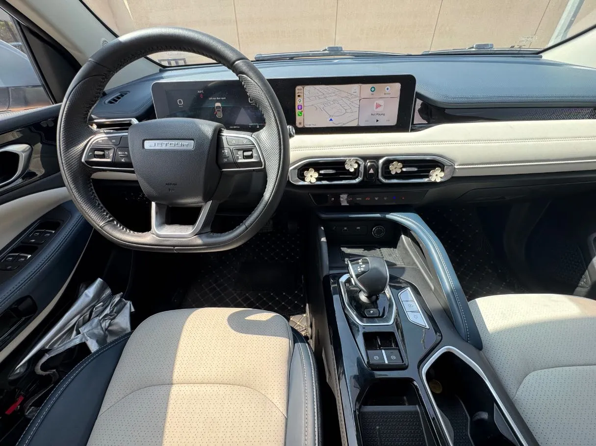 Car image 19