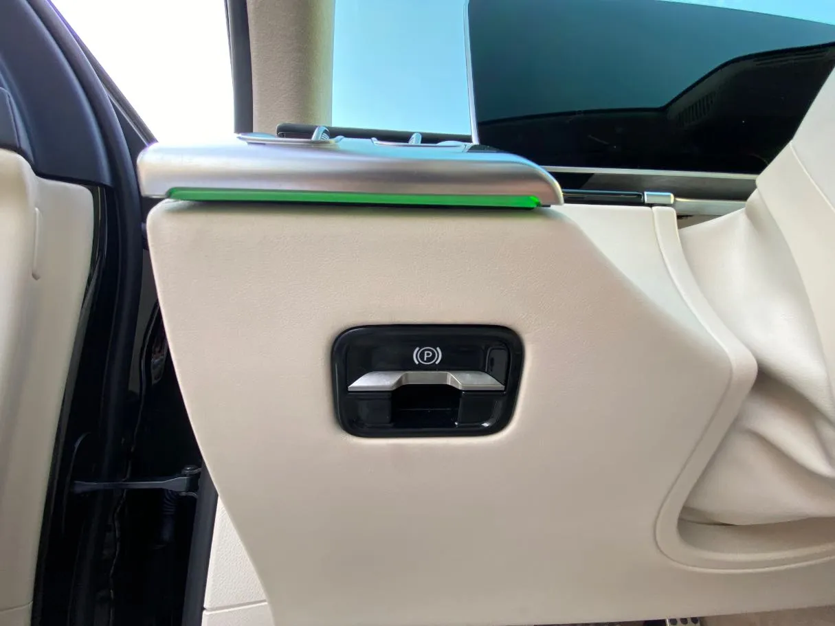 Car image 32