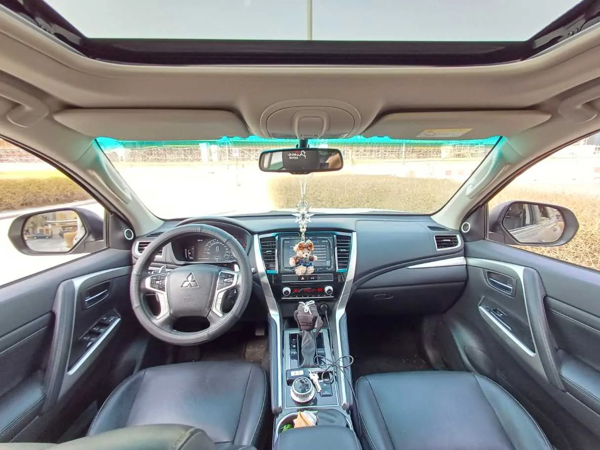 Car image 15