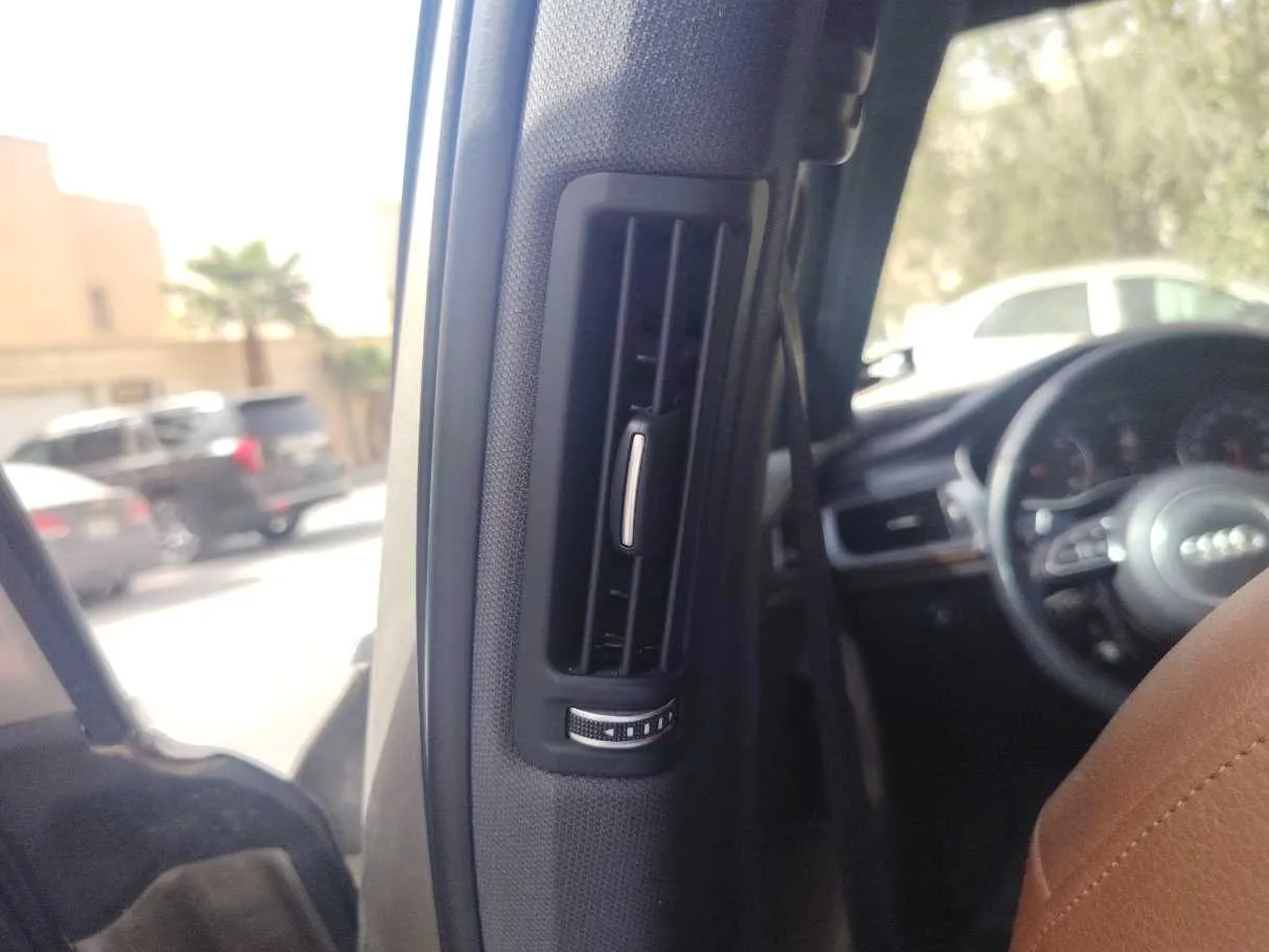 Car image 30