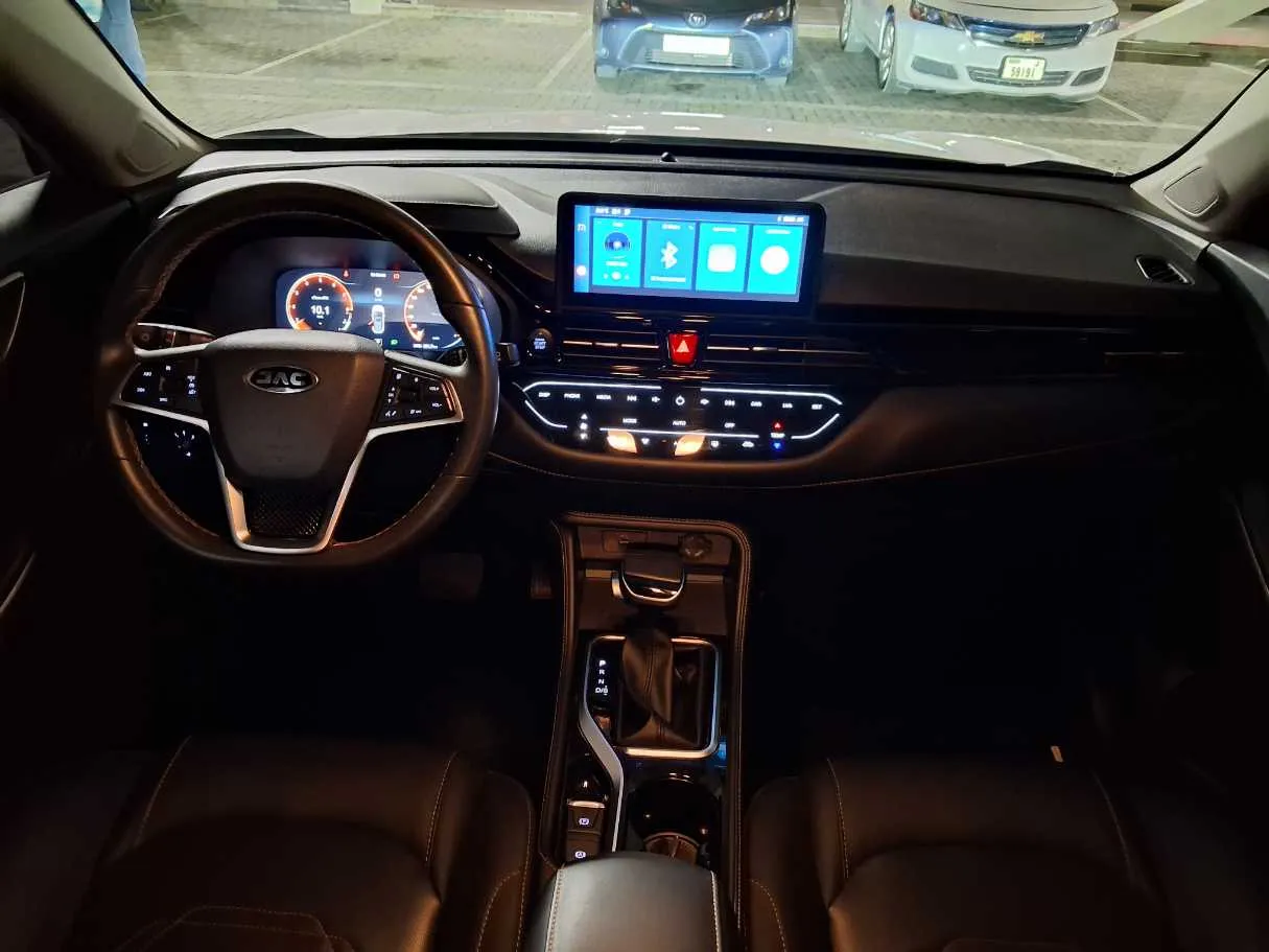 Car image 12