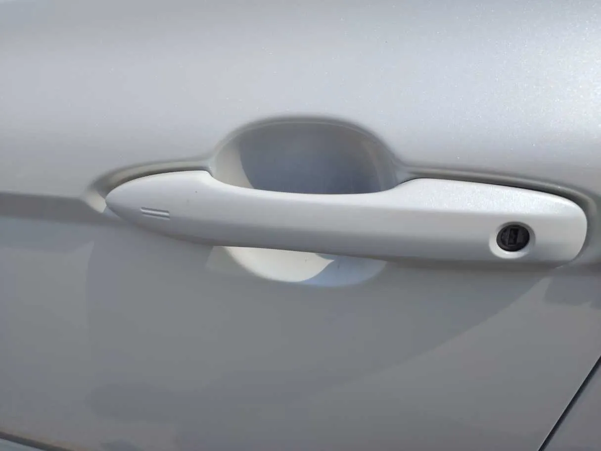 Car image 26