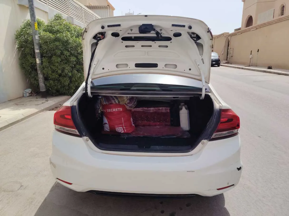 Car image 26