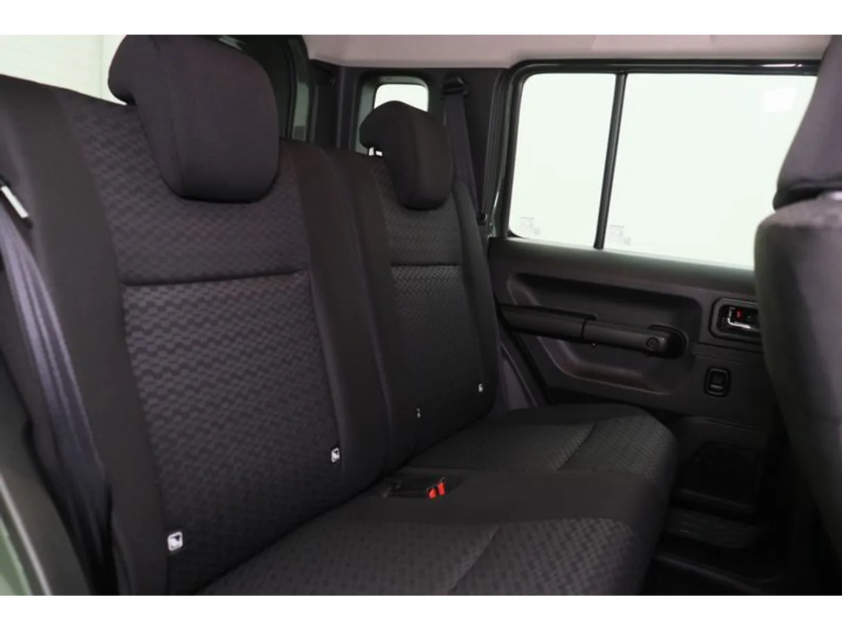 Car image 9