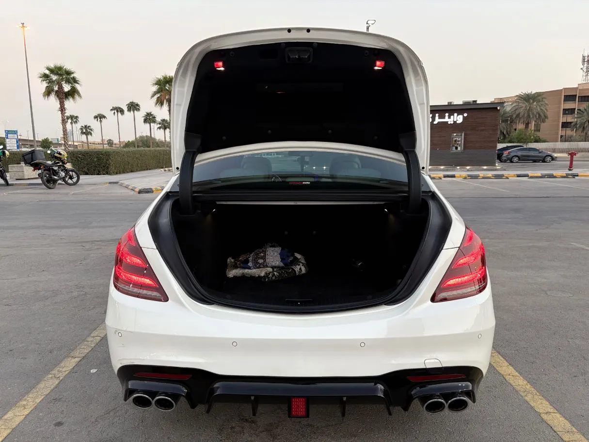 Car image 25