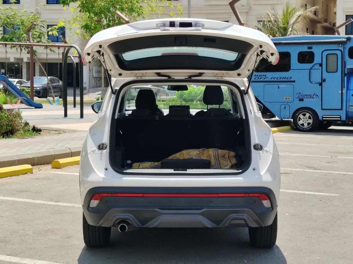 Car image 26