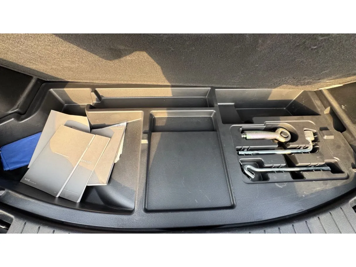 Car image 27