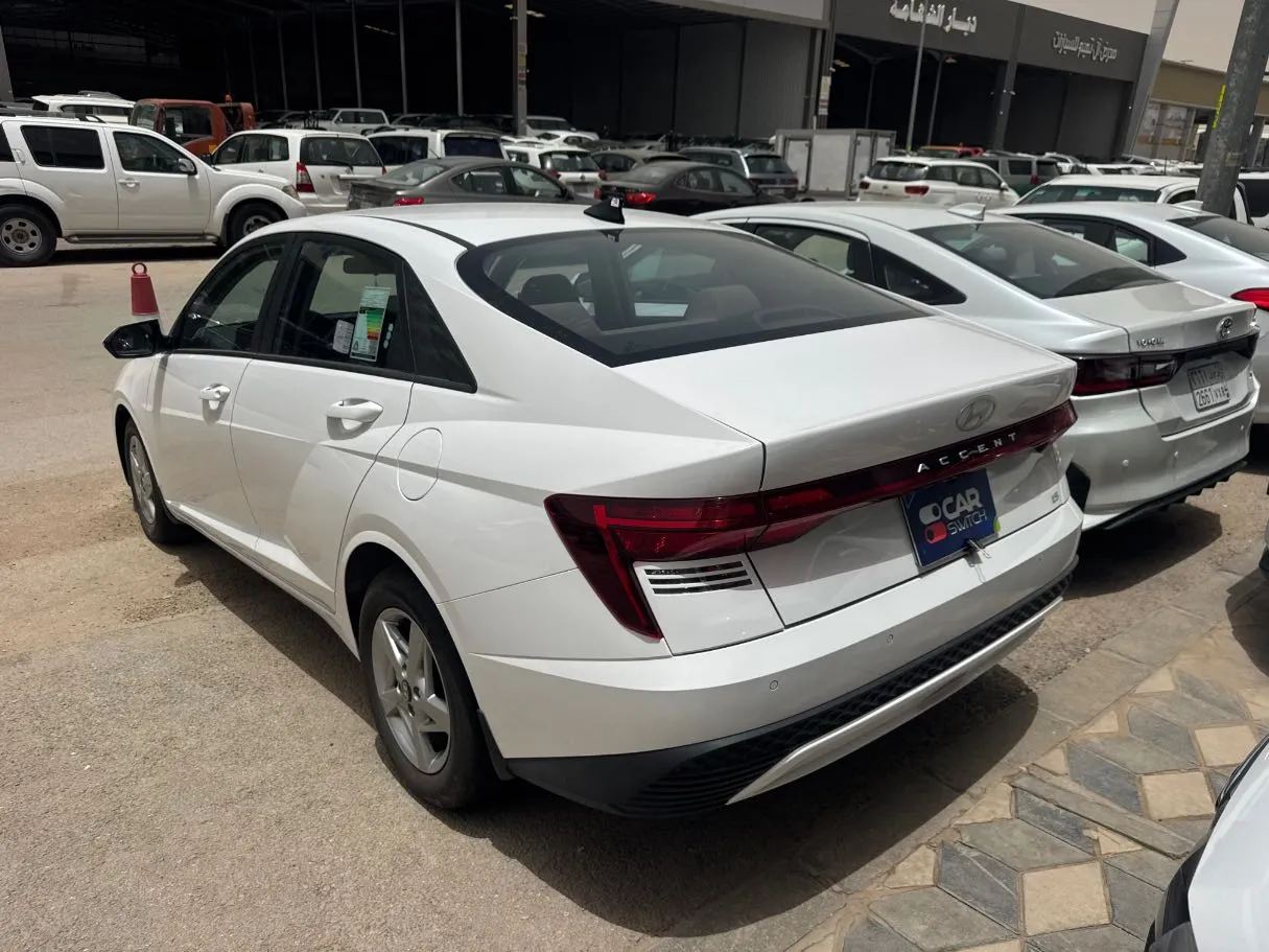 Car image 6