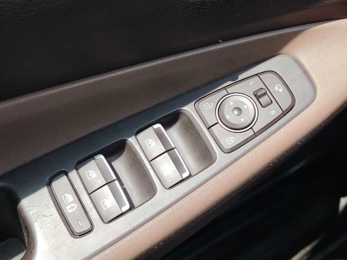 Car image 29
