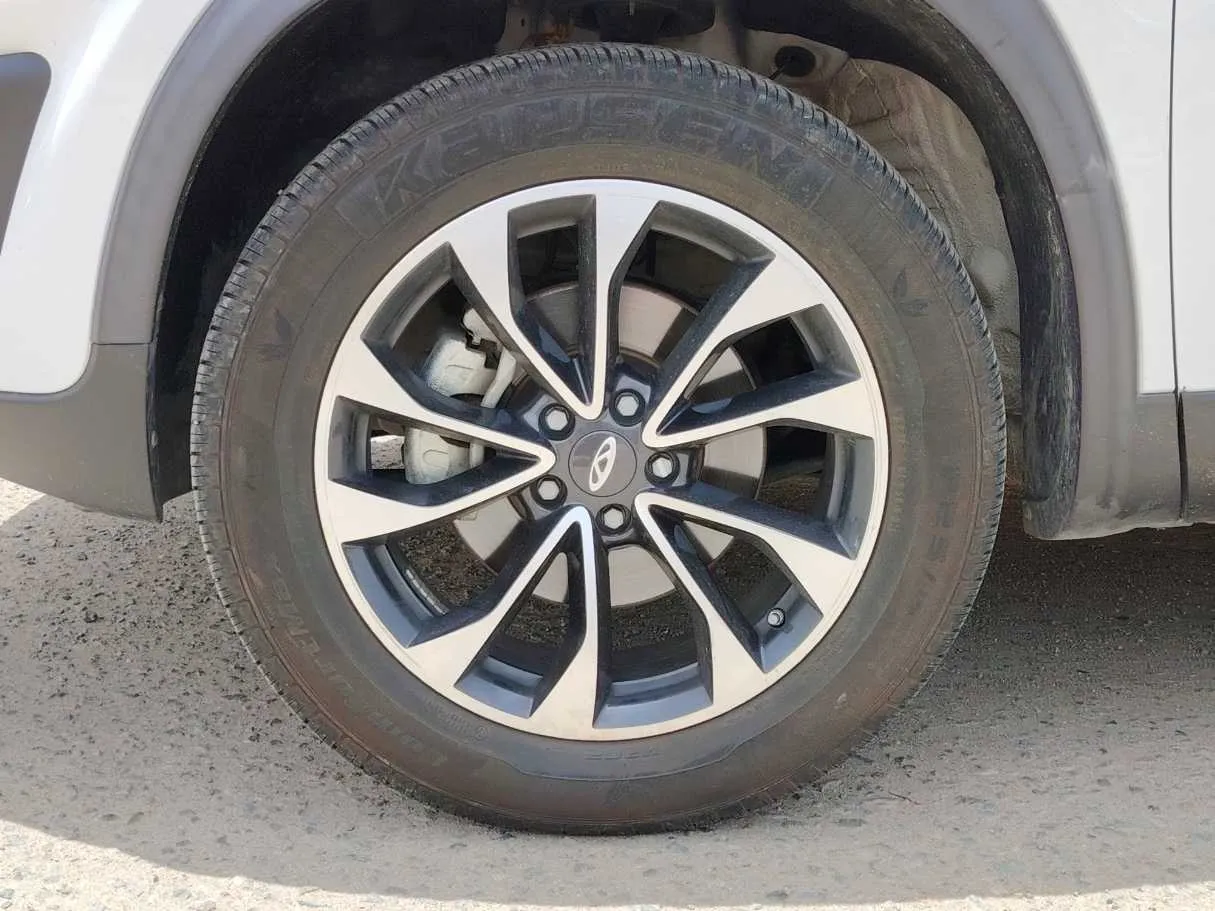 Car image 10