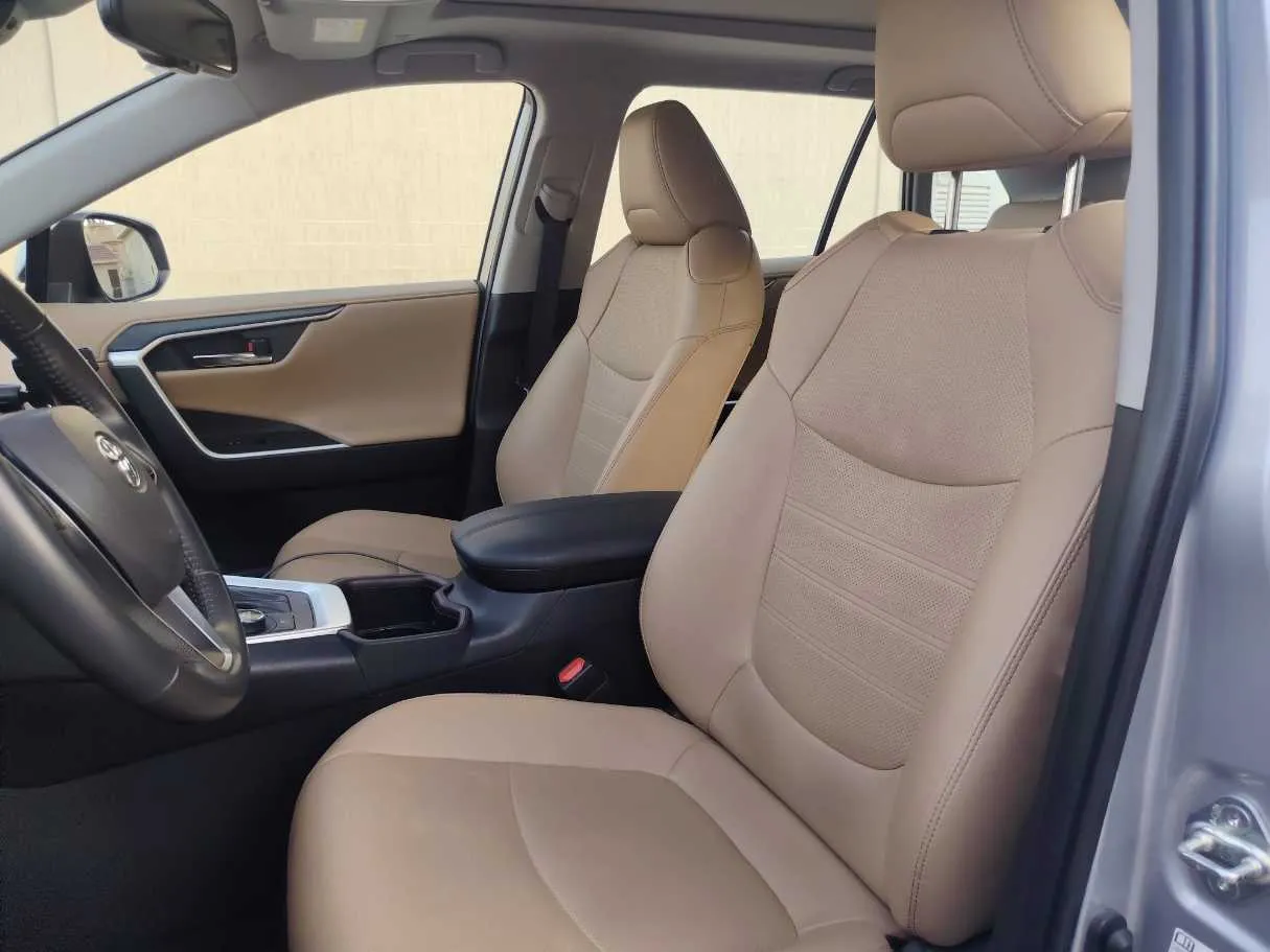 Car image 13